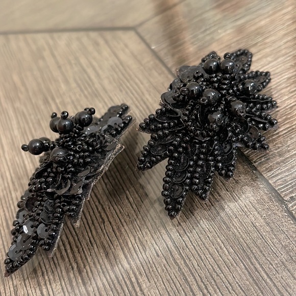 Vintage 1980’s Black Beaded and Sequin Floral Earrings - Picture 2 of 13